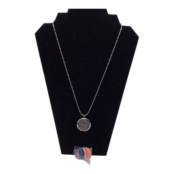 Aromatherapy Essential Oil Diffuser Locket Necklace 6 Color Felt Pads - Picture 7 of 9